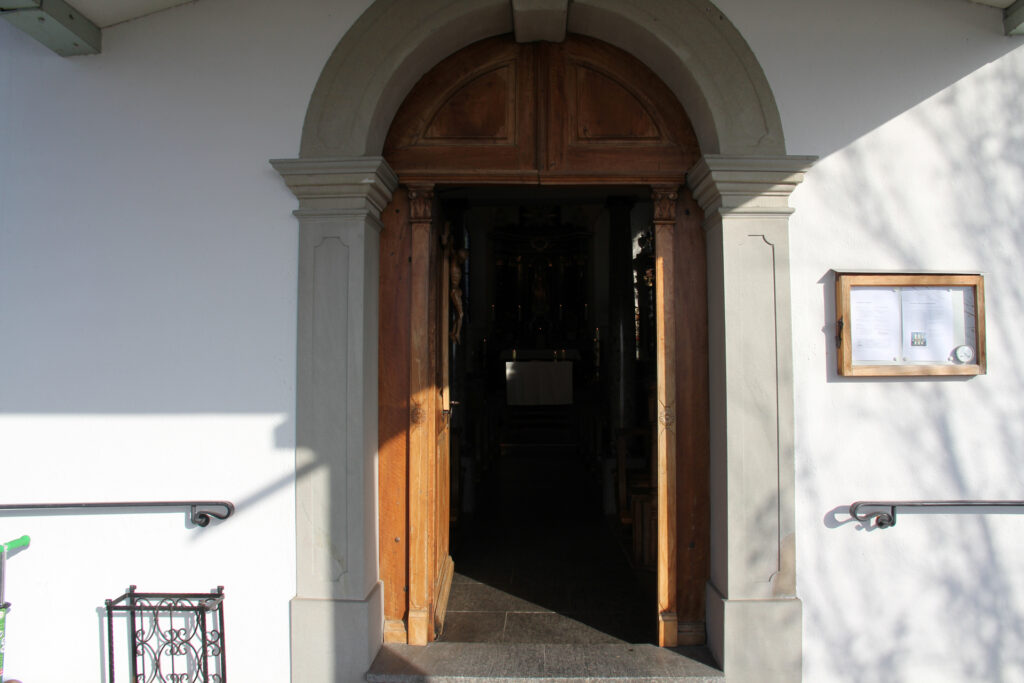 Kapelle Kehrsiten, Eingang | © Roland Blättler